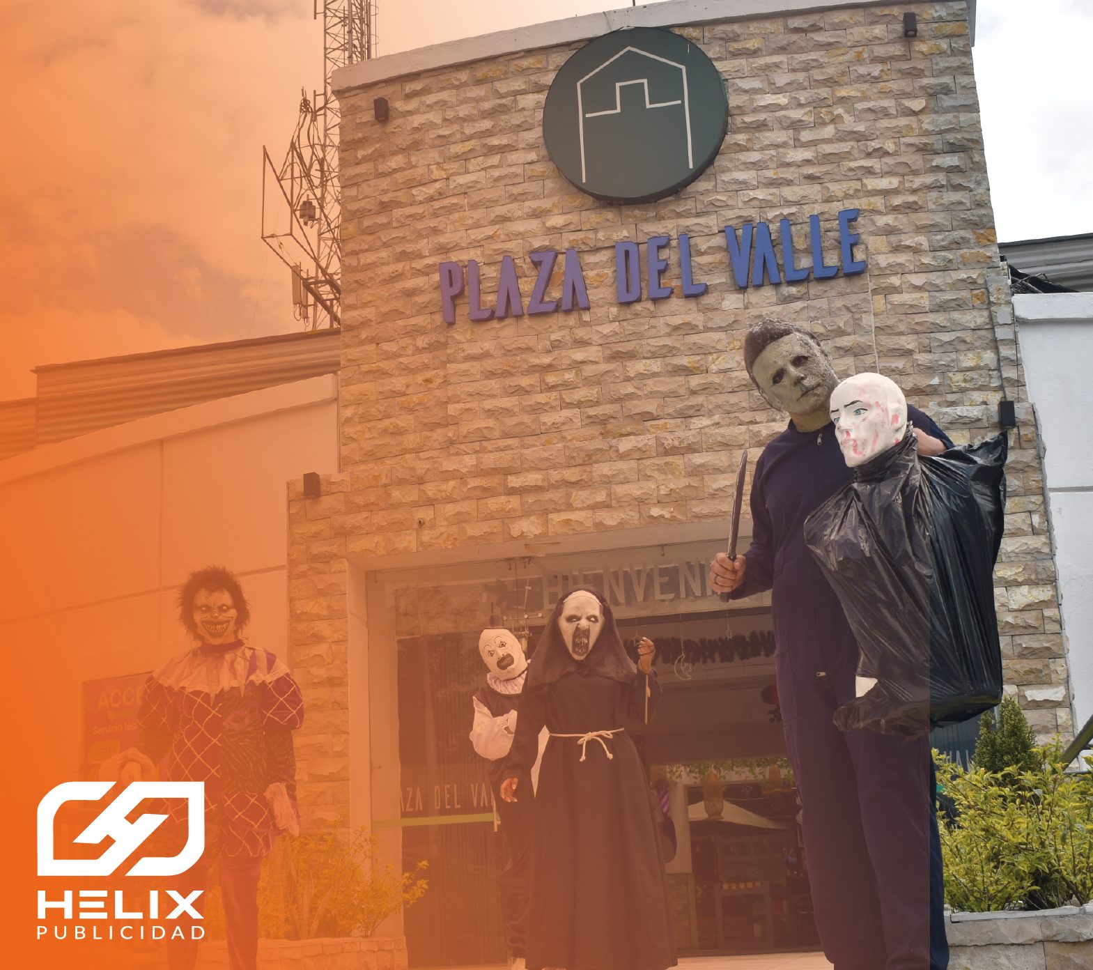 Publicidad efectiva y medible: activación de Helix Publicidad con personajes caracterizados frente a Plaza del Valle